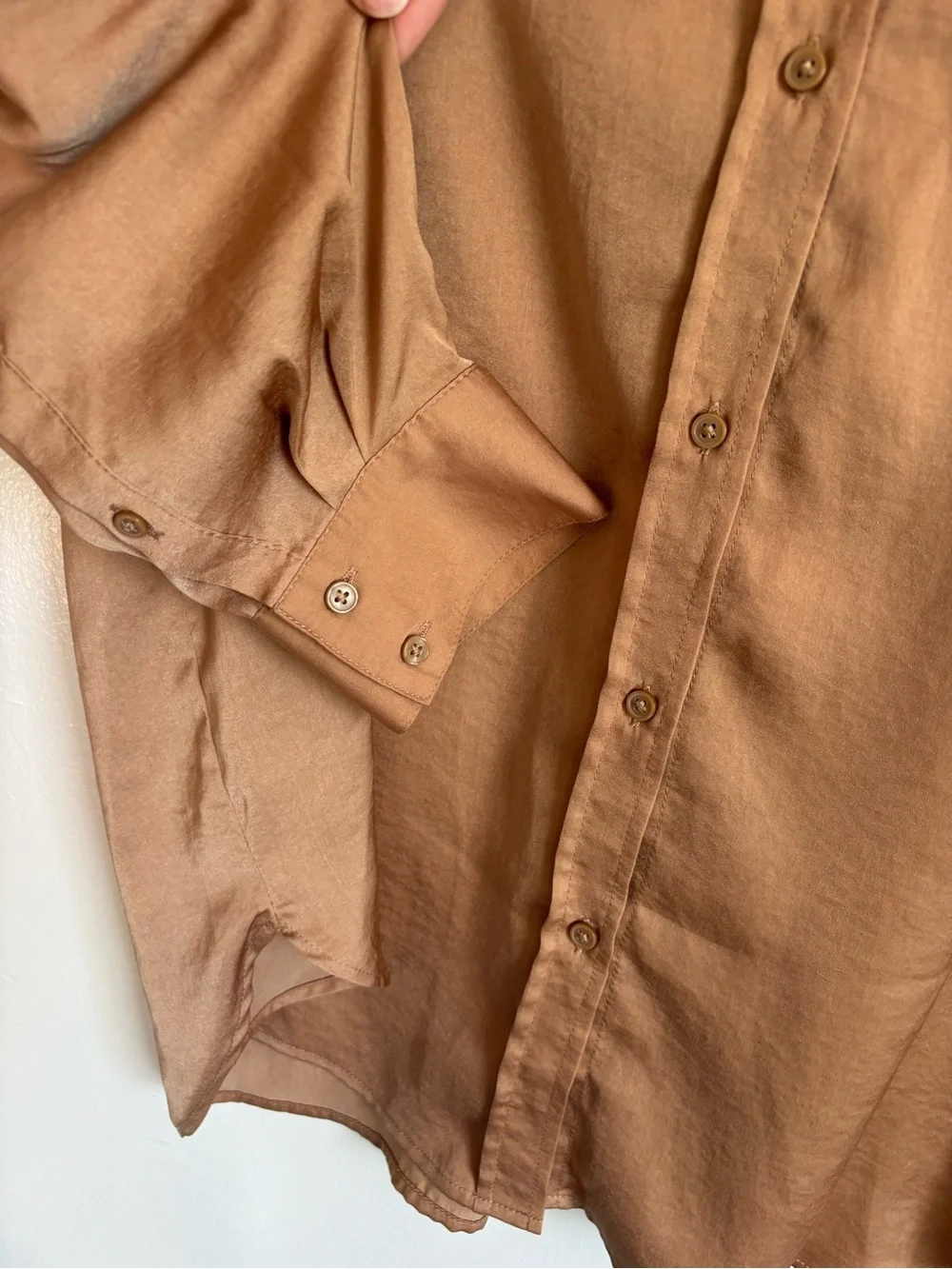 Banana Republic Satin Silk like Button-Down Shirt in tan Latte Brown size L